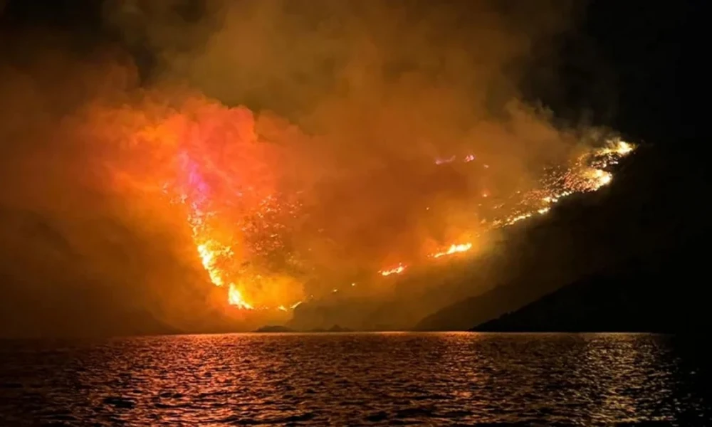 Ύδρα: Η κατάθεση που οδήγησε στις 13 συλλήψεις για τη φωτιά από βεγγαλικά (Βίντεο)